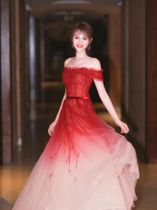 隔壁来了个美女